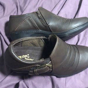 Size 8 women’s ankle boots